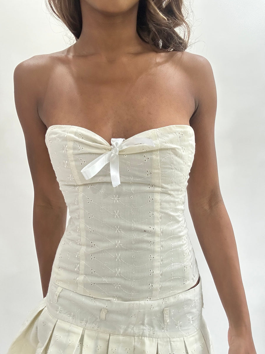 #434 vente d’échantillons | taille: XS · couleur: crème · article: haut · détails: échantillon + emma