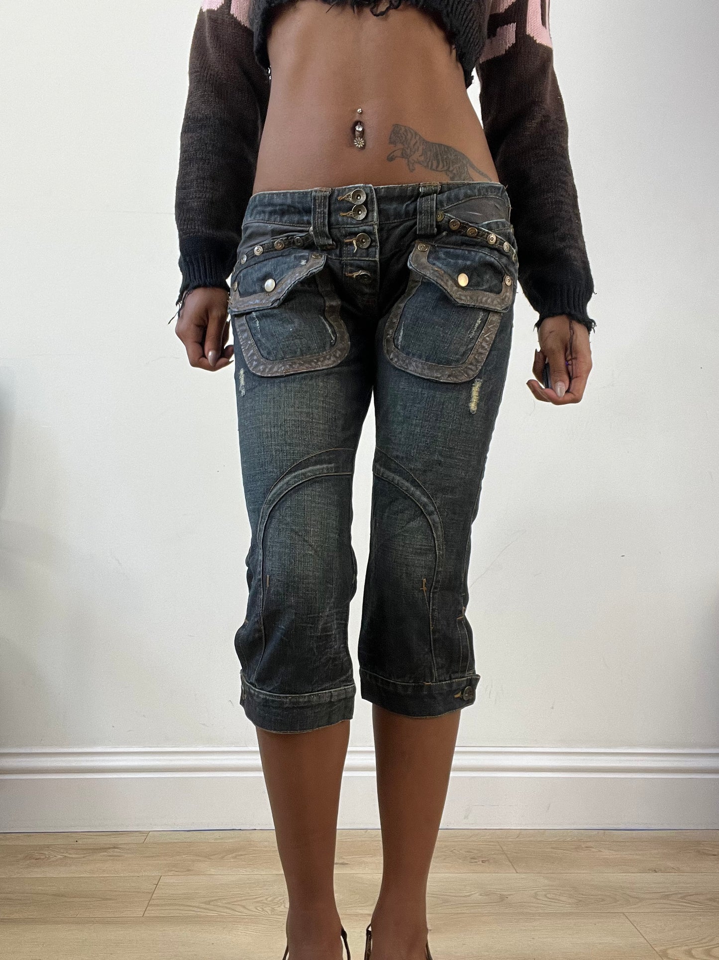 AUTUMN EDIT | extra small dark blue wash denim capris with pocket details