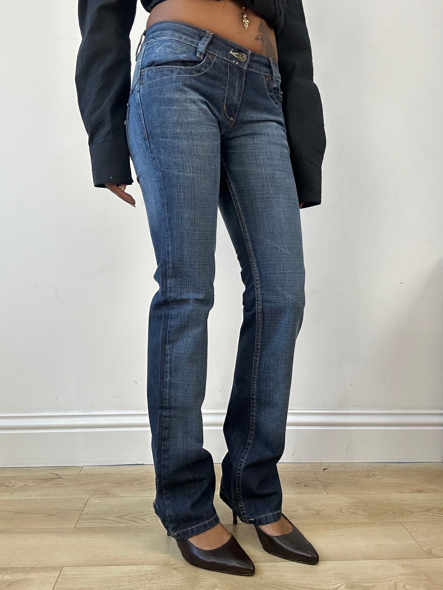 vintage edit fifteen | extra small light blue denim d&g style jeans with logo pocket