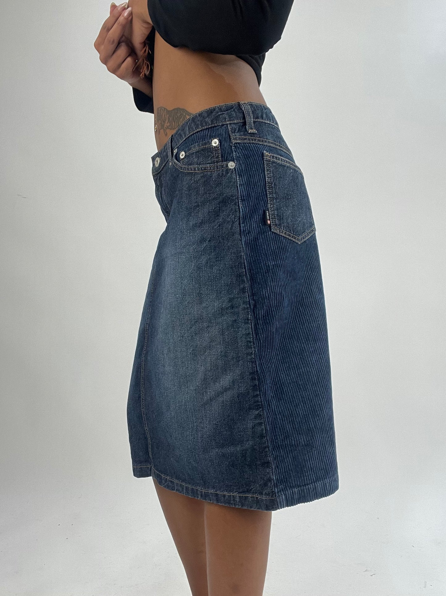 💚vintage edit thirty-five | small/medium blue denim midi skirt