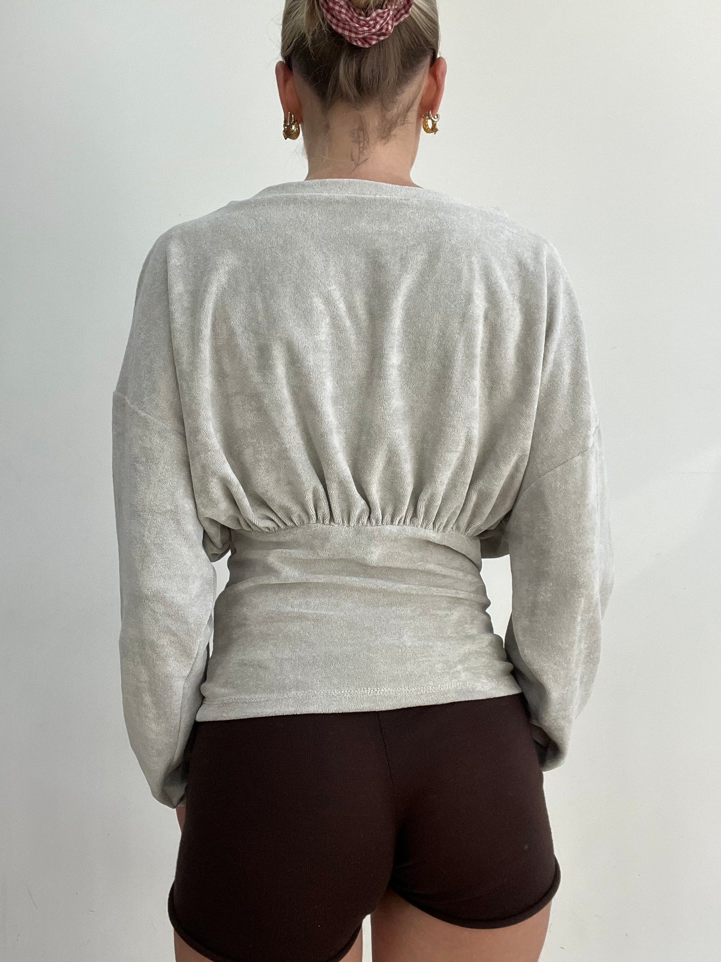 #388 SAMPLE SALE | small cosies sweatshirt in moonstone grey