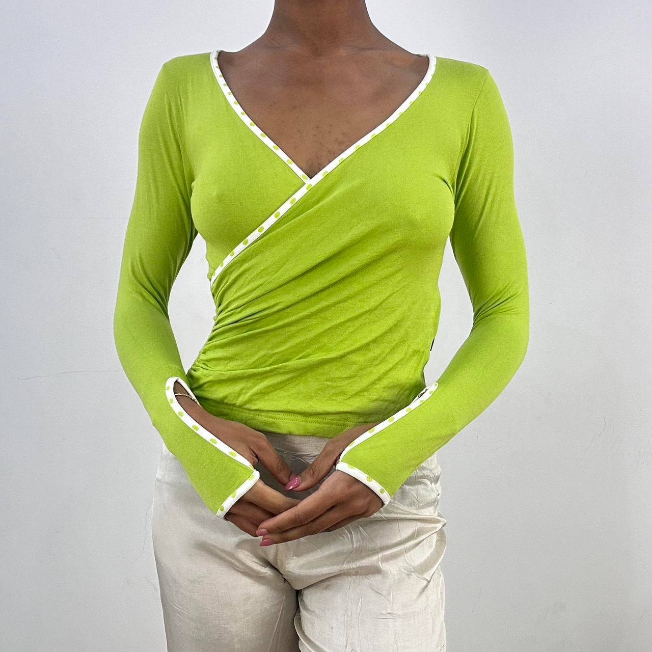 💻‼️ small green and white wrap around top
