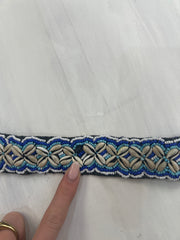 color: azul + blanco · prenda: cinturón · detalles: conchas + 🐚 + #47