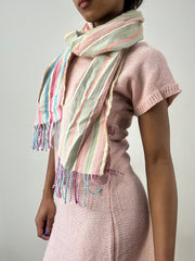 BEST PICKS | couleur: rose + bleu · matière: maille · article: écharpe · détails: rayé + pompons