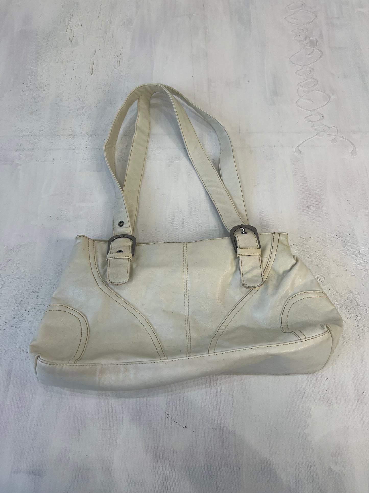 vintage edit sixteen | white faux leather shoulder bag