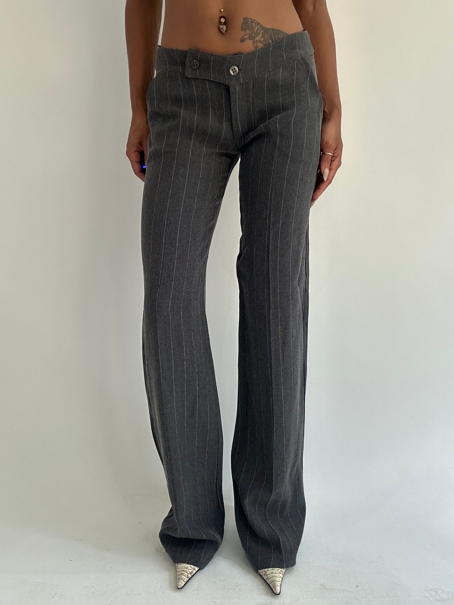 ‼️ | grey striped fitted trousers