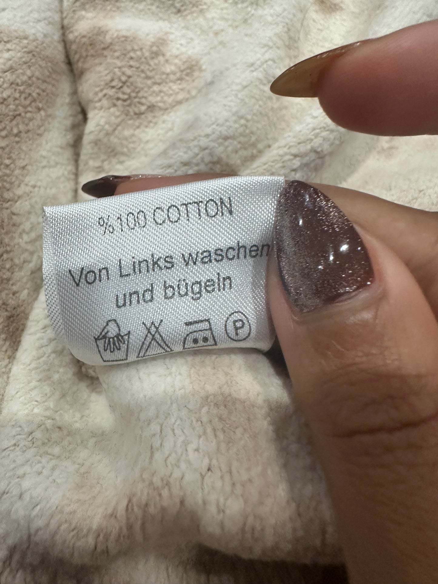 athleisure edit | small beige zip up jacket