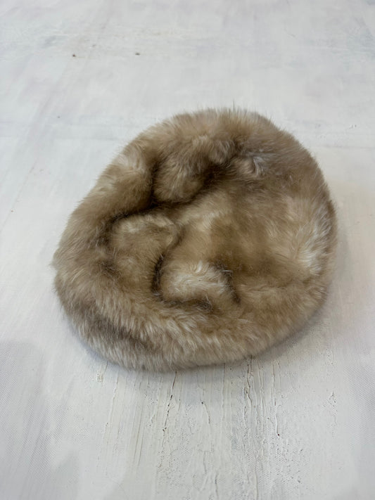 winter edit | cream faux fur beret