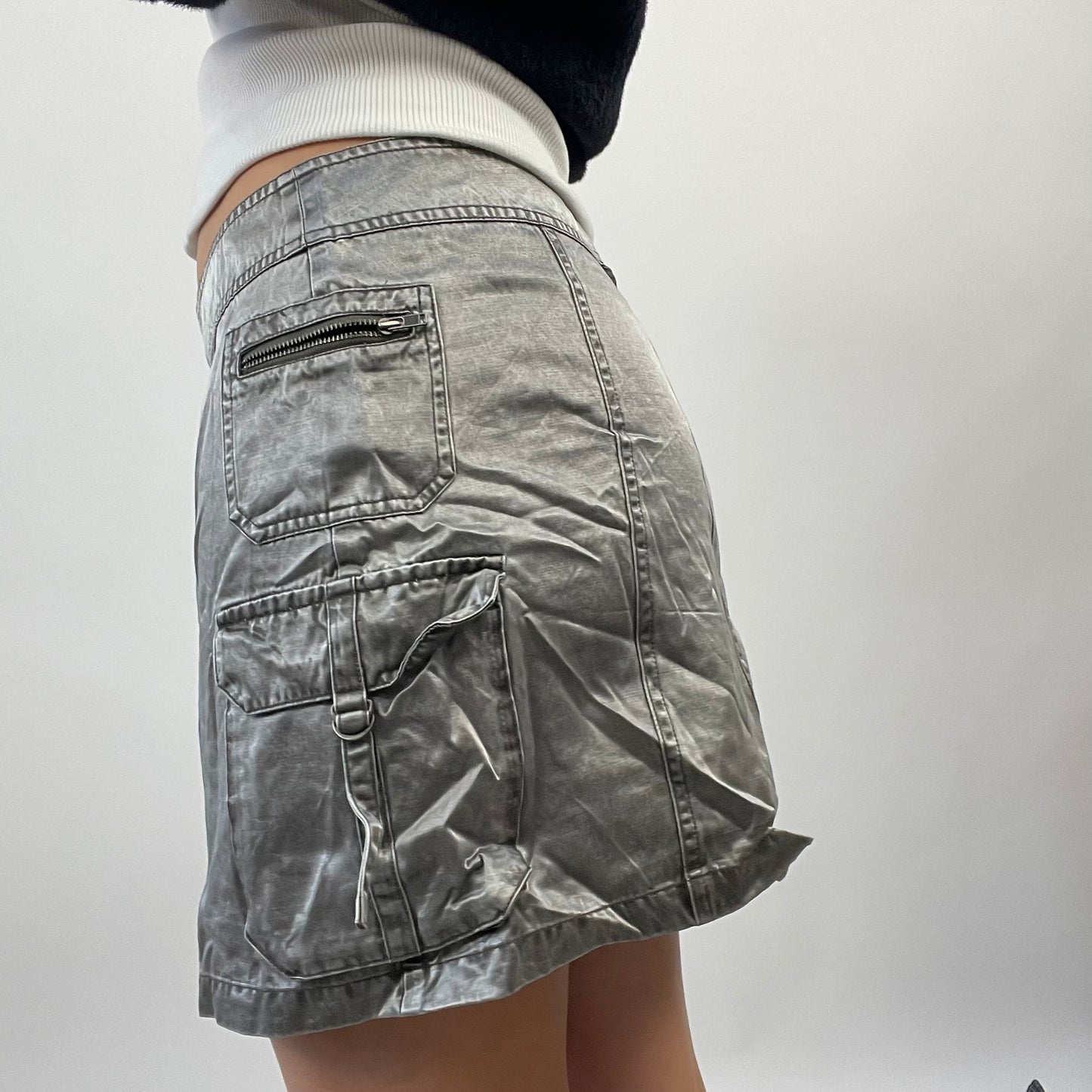 💚 FUTURECORE DROP | small grey old label h&m metallic cargo mini skirt