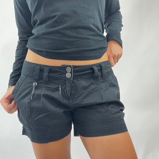 AMELIA GRAY DROP | small black old label bershka shorts
