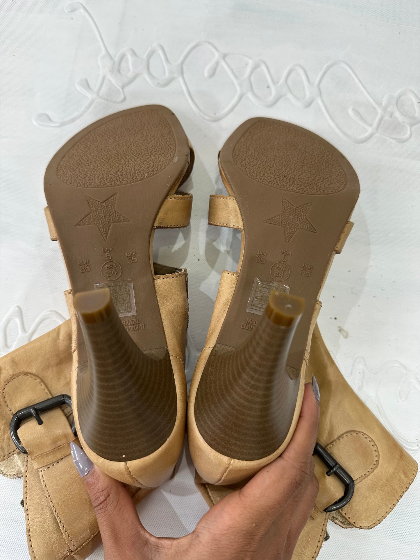 BEST PICKS | ⭐️UK3 beige heeled ankle boot with cutout detail
