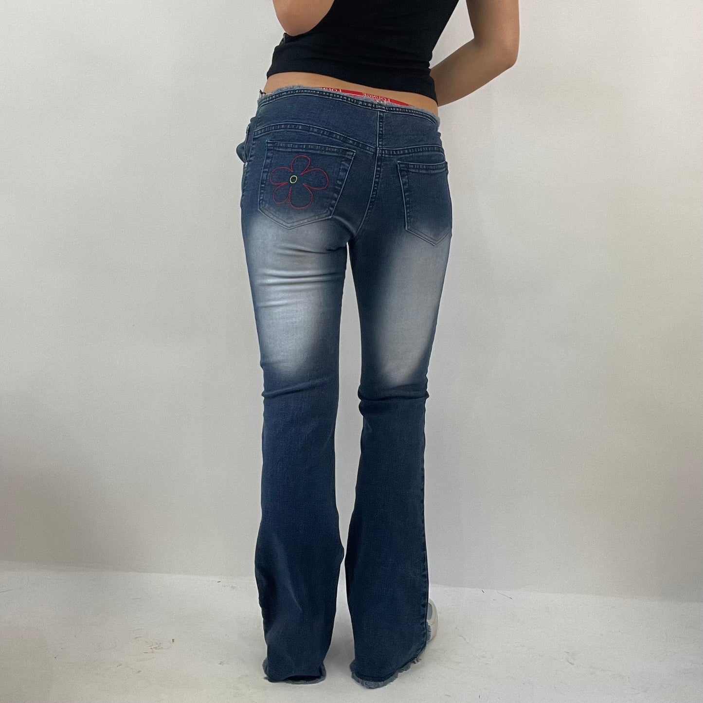 JEANS AND A NICE TOP DROP | small dark blue stretchy jeans with raw hems & bleached look detail