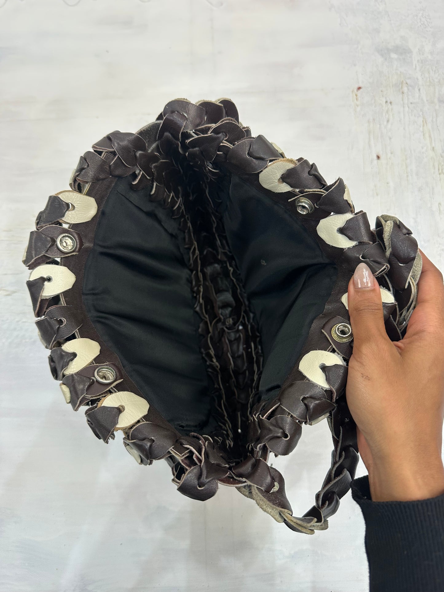 vintage edit: indie sleaze | brown faux leather woven shoulder bag