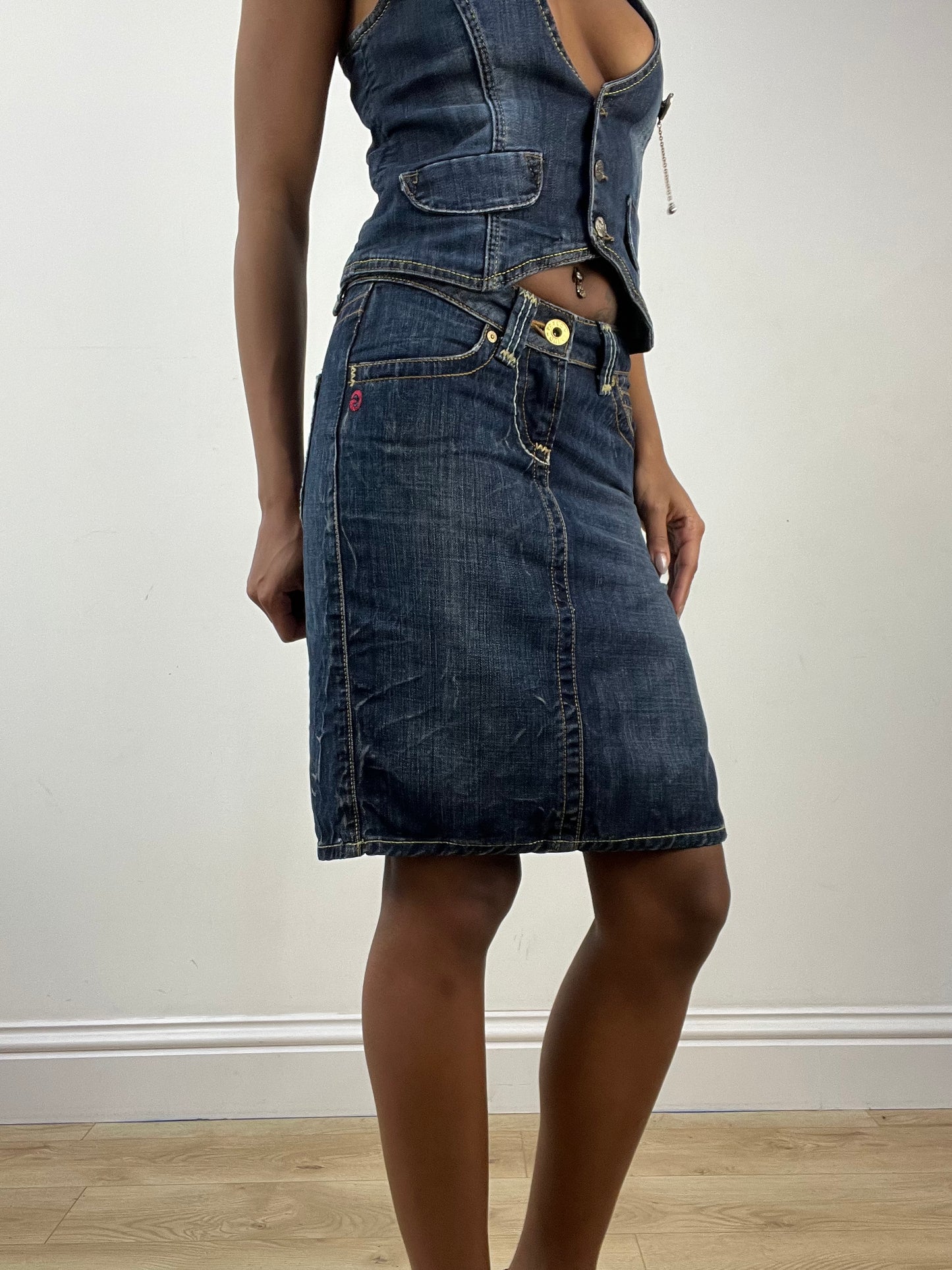 BEST PICKS | extra small blue guess denim midi skirt