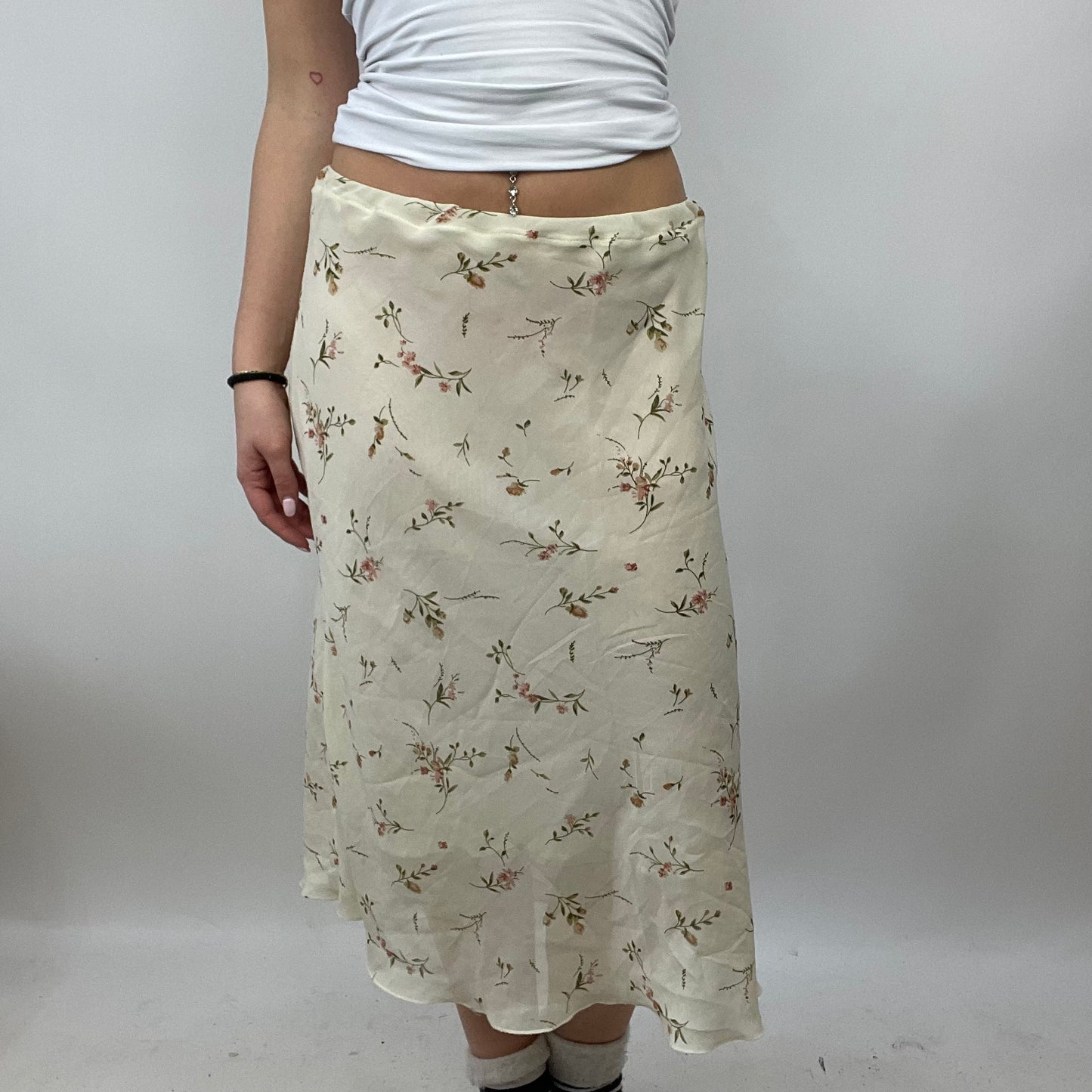 LIGHT ACADEMIA DROP | small beige floral skirt