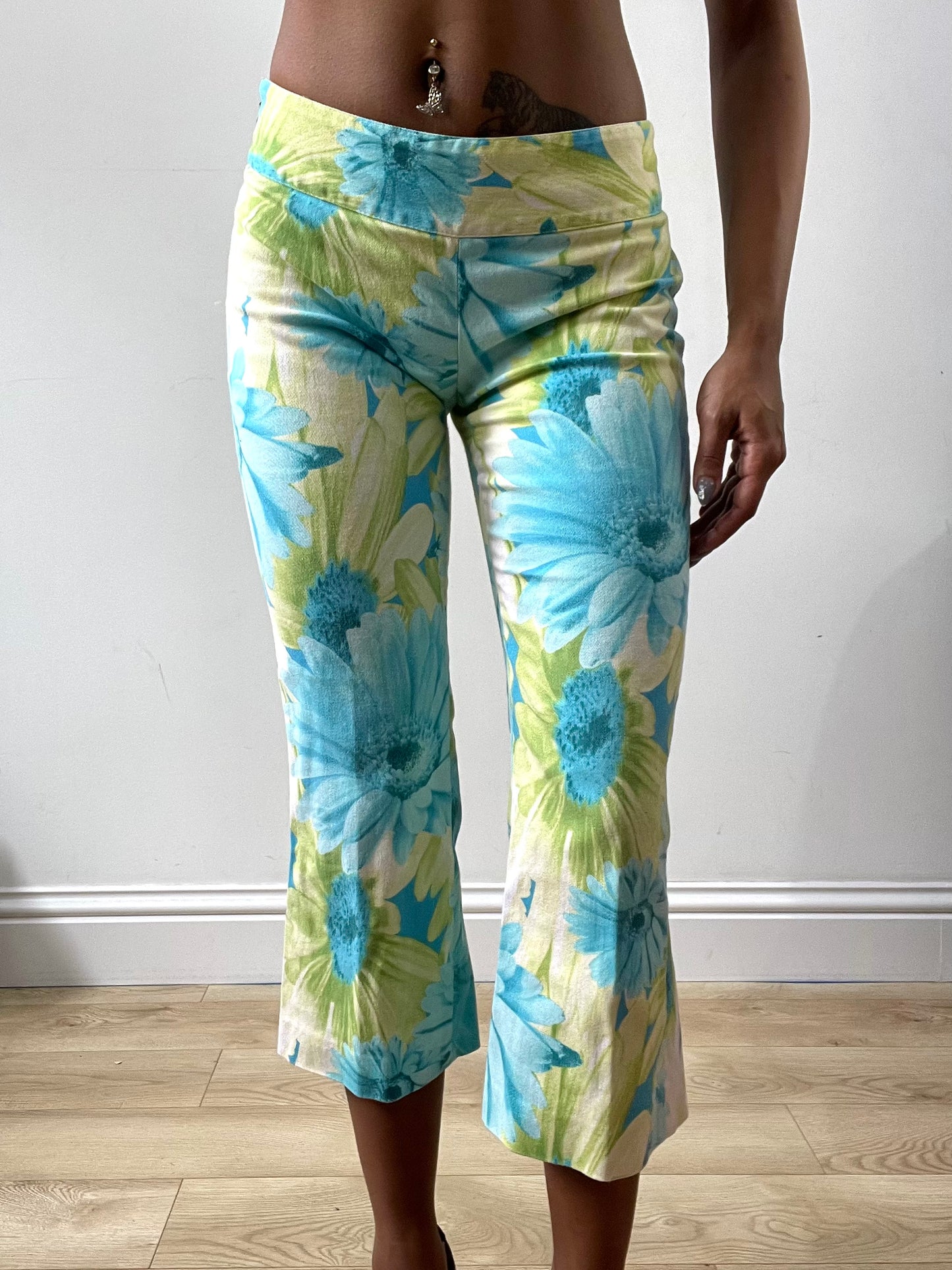 spring edit | extra small blue floral cropped capri trousers