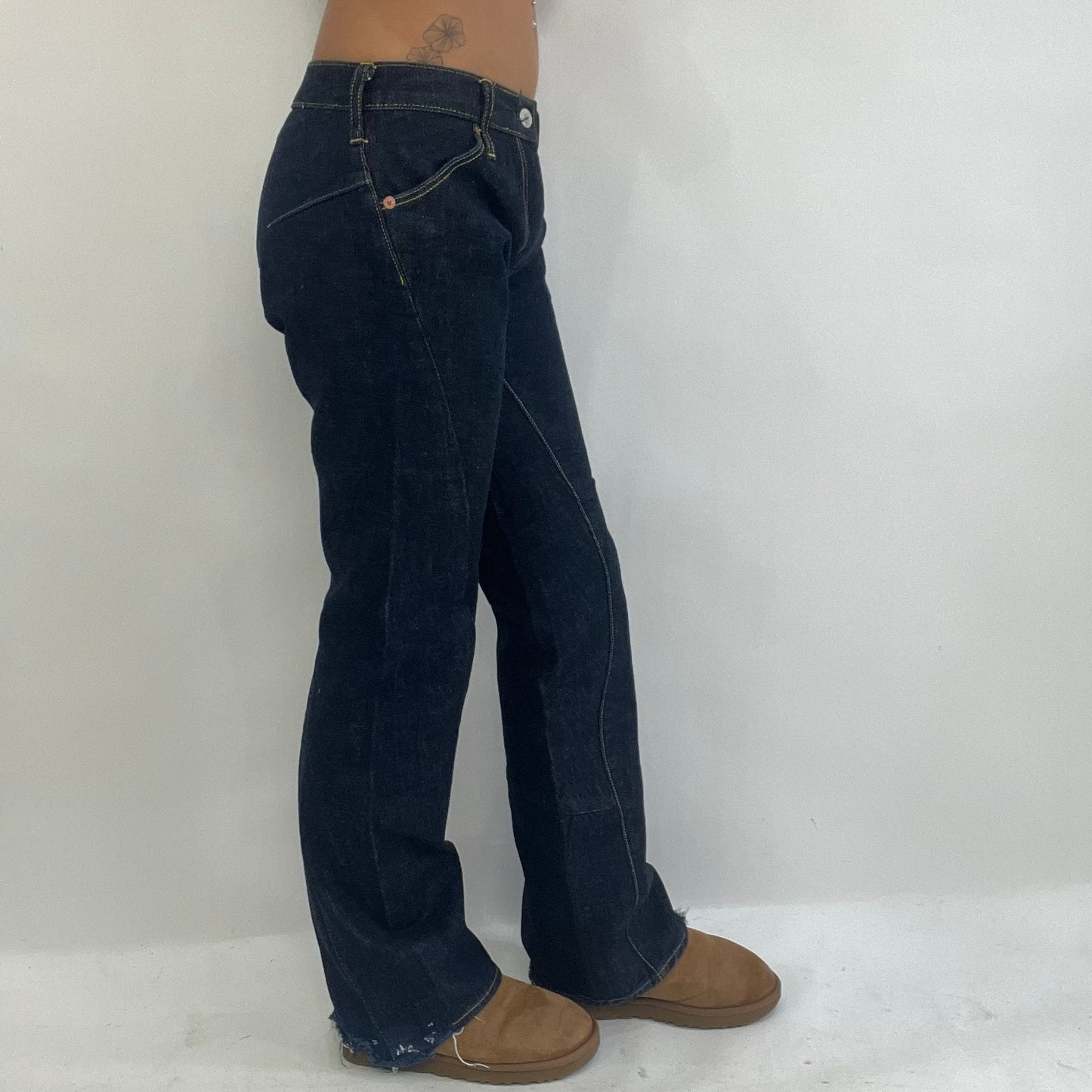12 DAYS OF XMAS DROP | small dark blue levi’s jeans with distressed hems