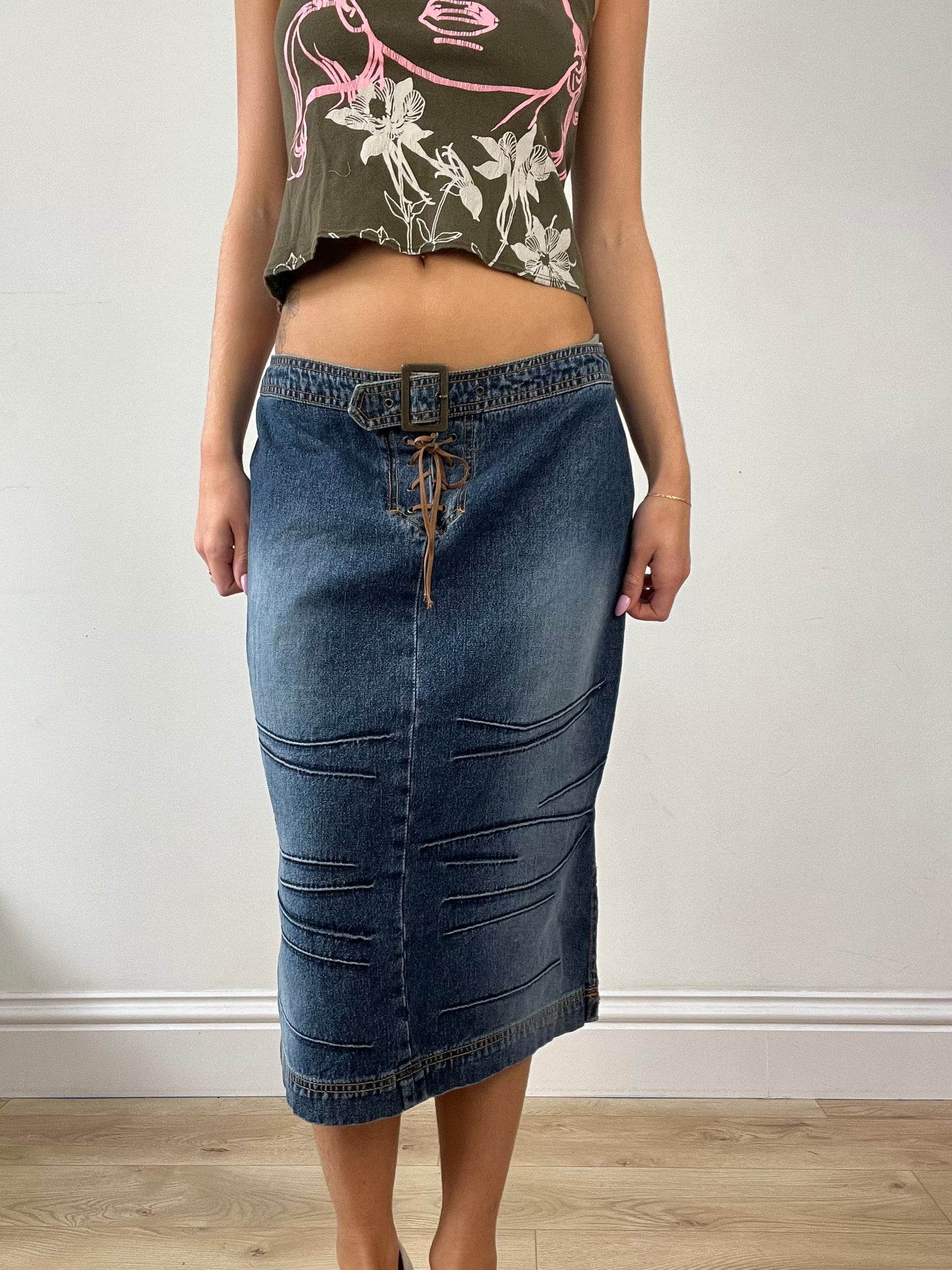 💻 DINNER PARTY | small dark wash denim midi skirt