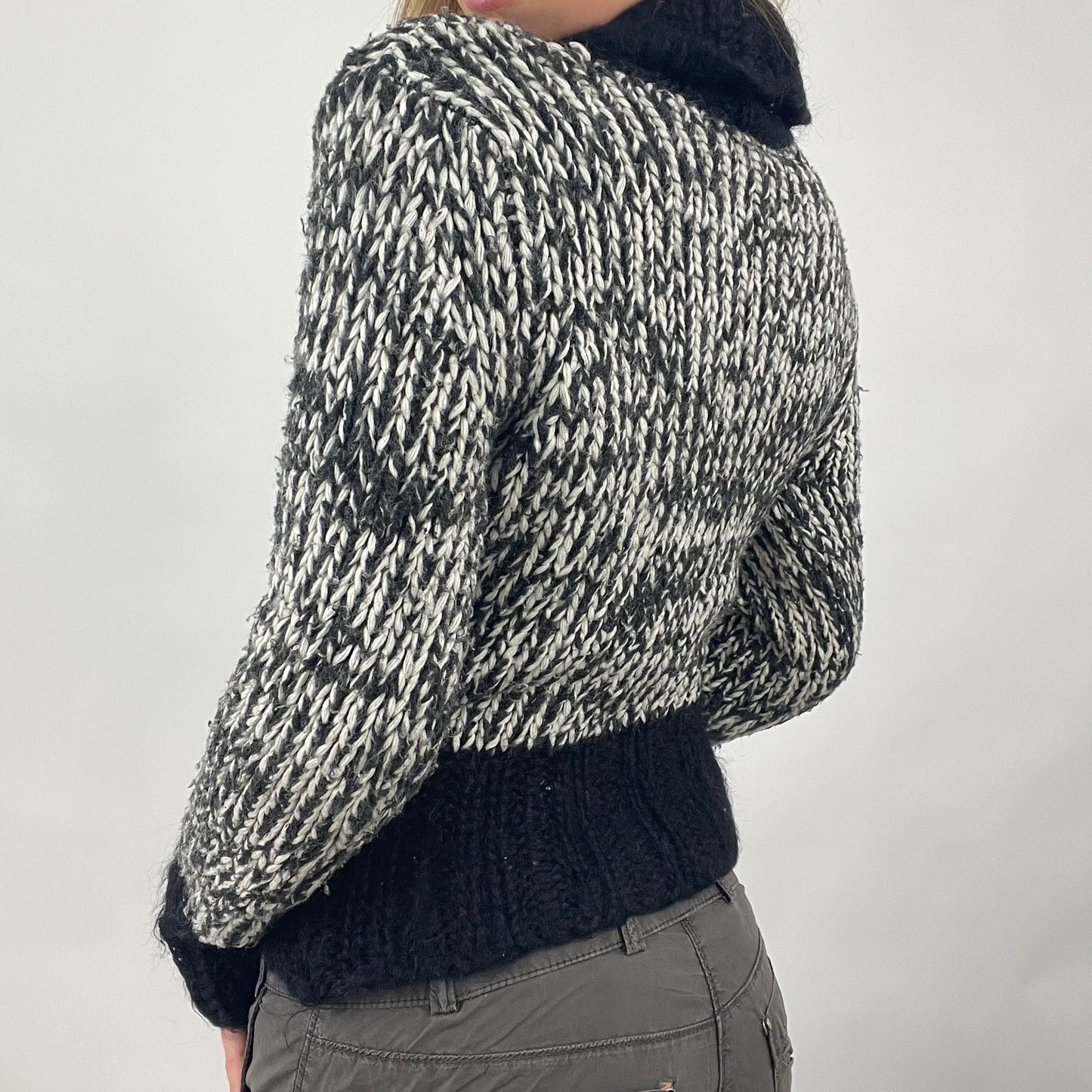 VINTAGE GEMS DROP | small black and white knit turtleneck jumper