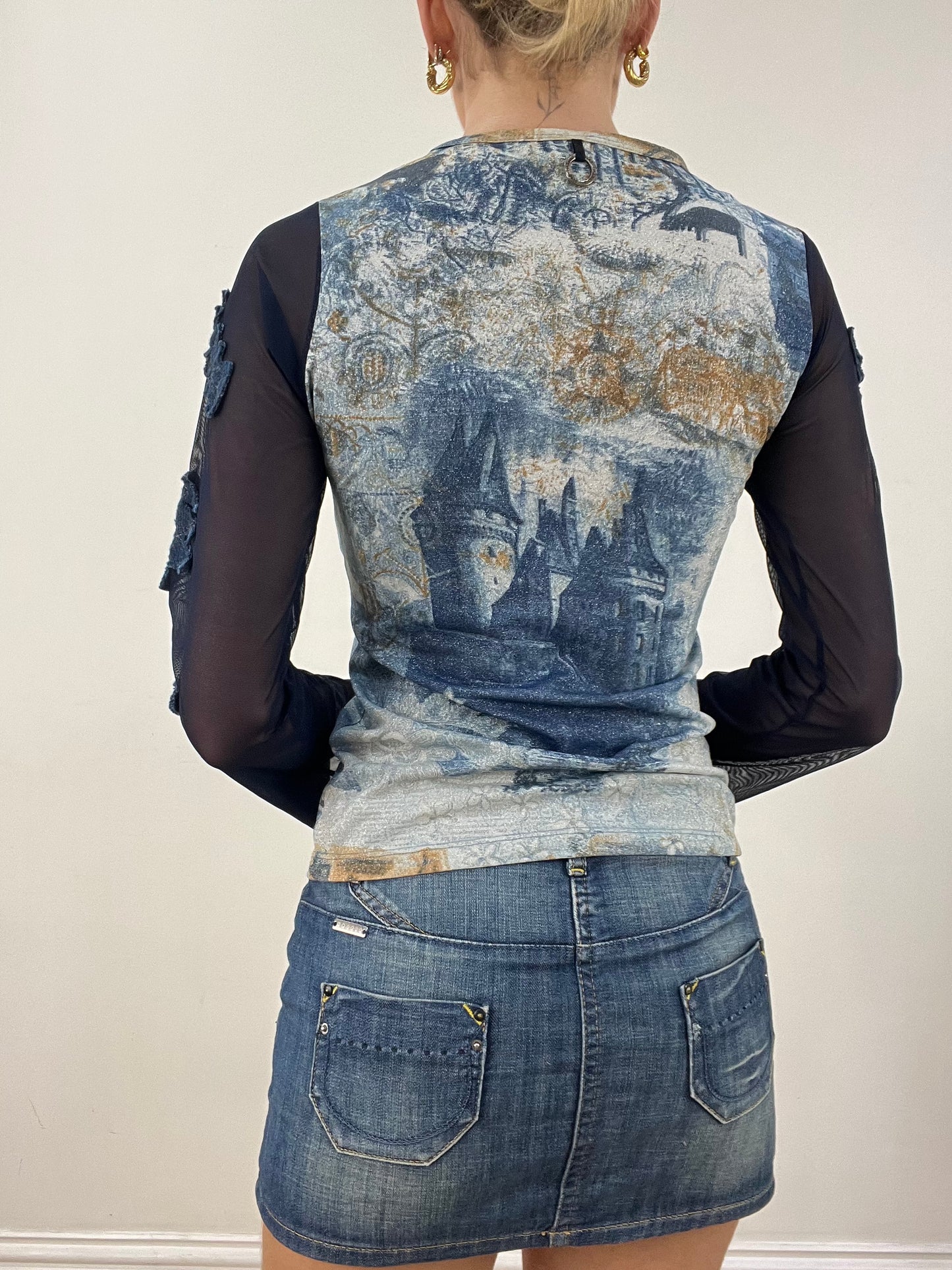 vintage edit: seasonal faves | small blue graphic print save the queen top