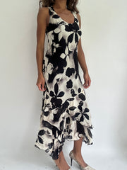wedding guest drop | taille: S · couleur: blanc + noir · matière: résille · article: robe · détails: surcouche + longueur midi