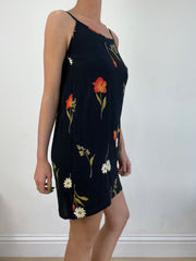 BEST PICKS | taille: M · couleur: noir + rouge · article: robe · détails: fleuri + motif