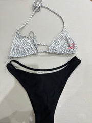 Vintage-Edit: Festival | kleine weiße calvin klein Bikini-Oberteil und gepaarte Unterteile