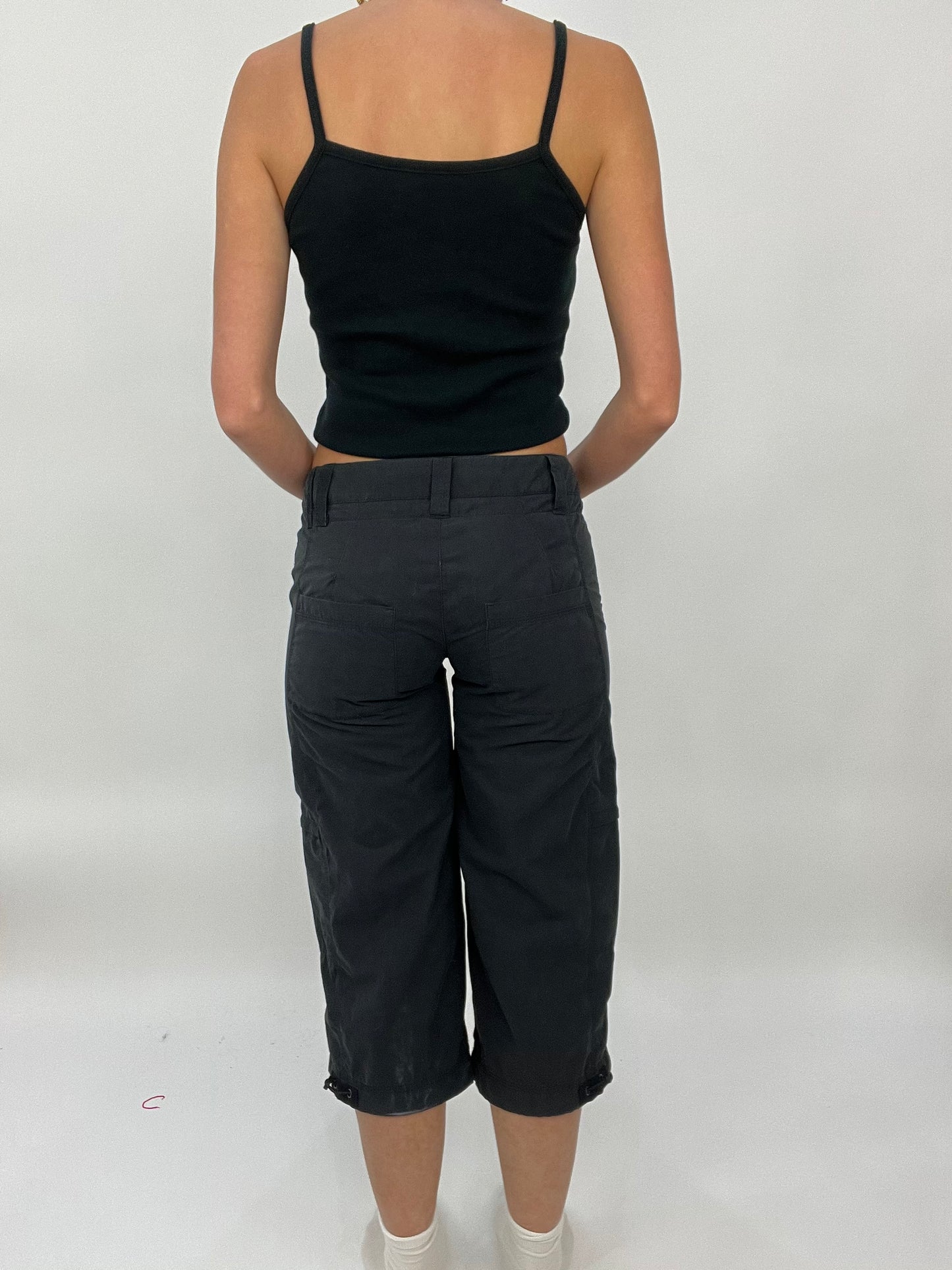 COCONUT GIRL DROP | small black nike 3/4 length trousers