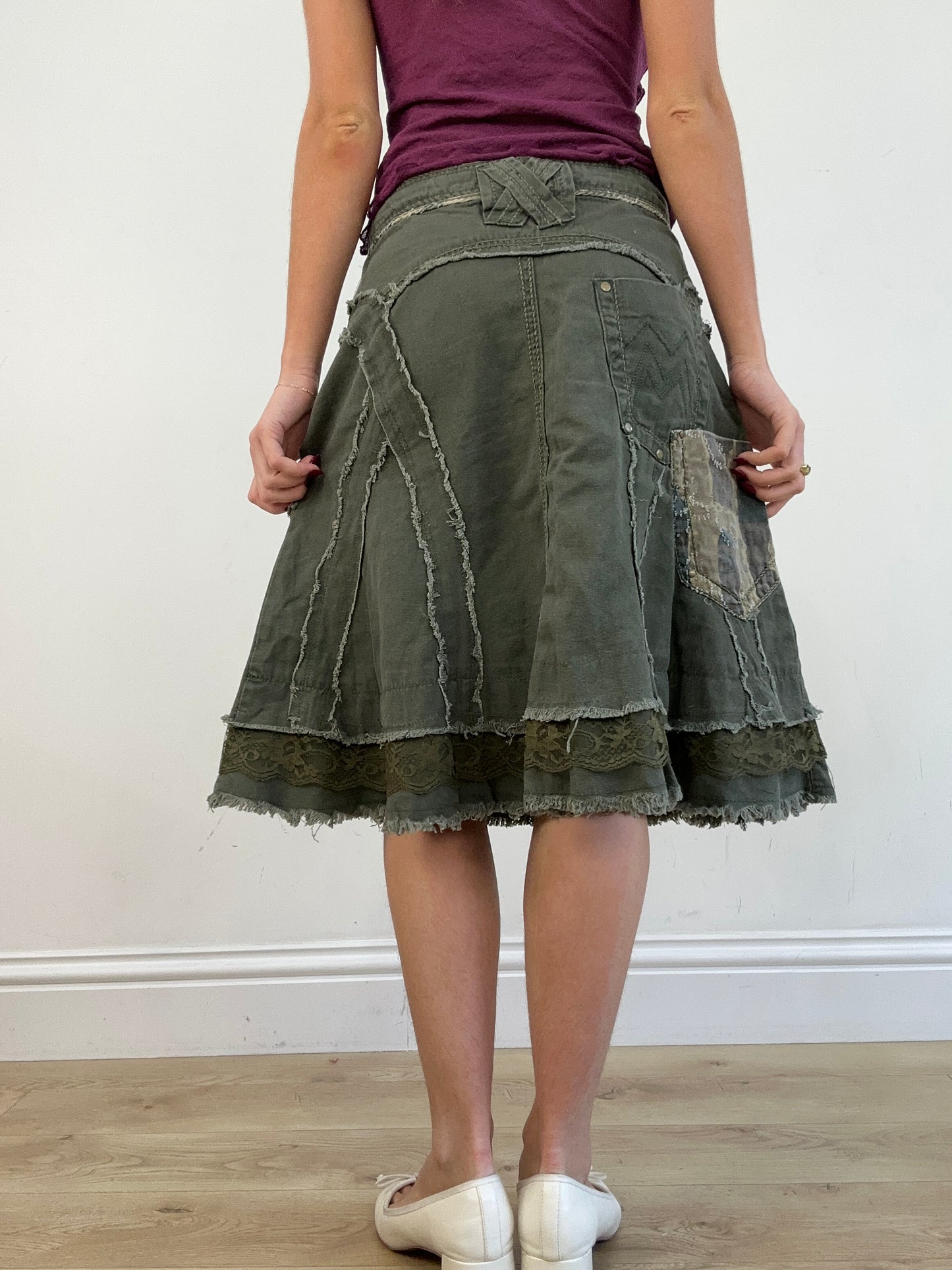vintage edit thirteen | medium khaki lace midi skirt