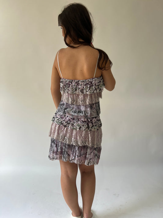 SATC drop | taille: M · couleur: violet · matière: dentelle · article: robe · détails: fleuri + volants + longueur midi