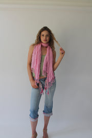 SATC drop | couleur: rose · article: écharpe · détails: pompons