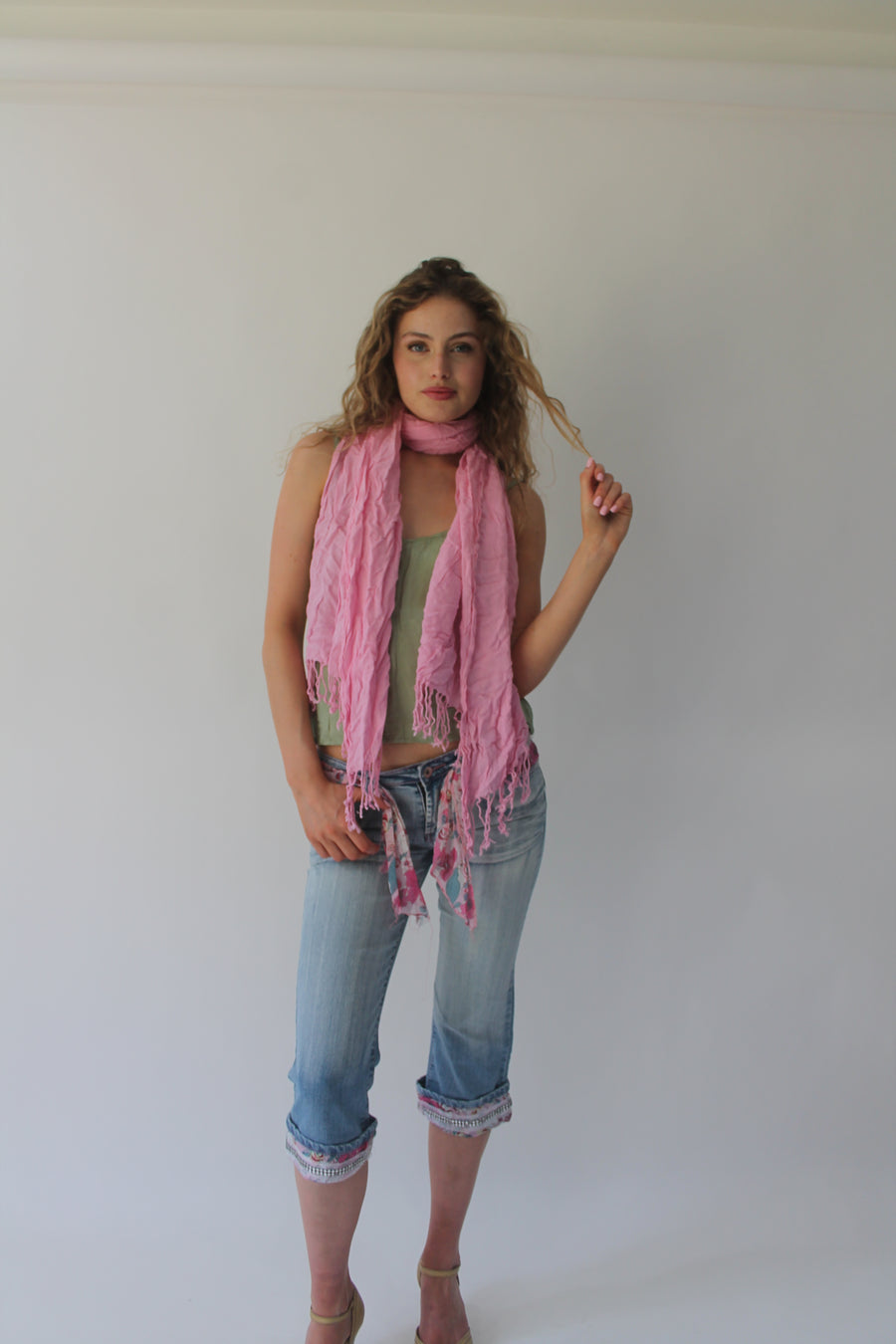 SATC drop | couleur: rose · article: écharpe · détails: pompons