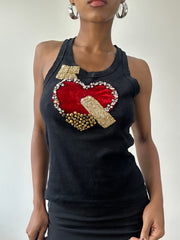 💚vintage edit thirty-one | talla: S · color: negro + rojo · prenda: top de tirantes · detalles: flecha + corazones + detalle