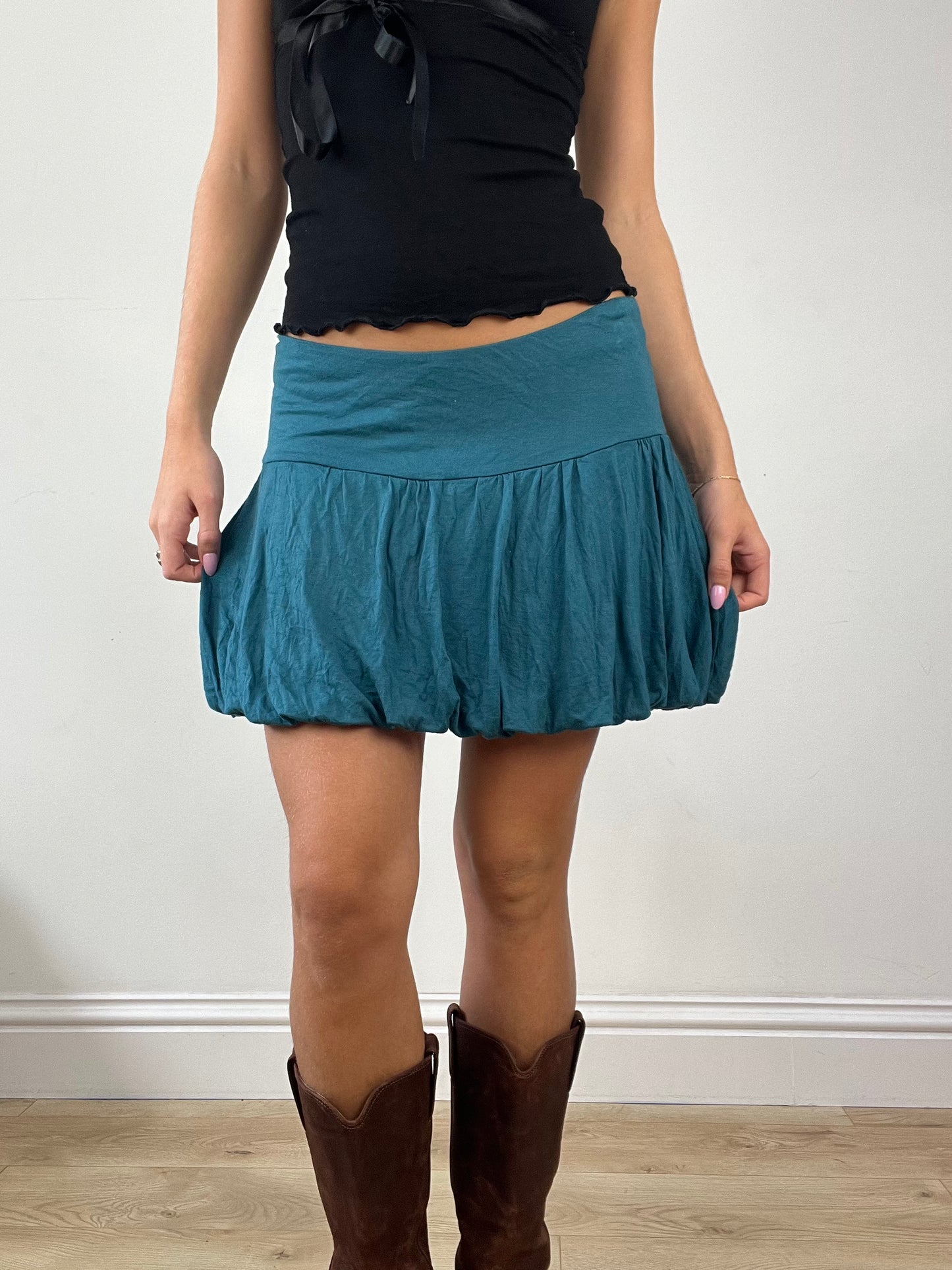💻 DINNER PARTY | medium blue flowy mini skirt