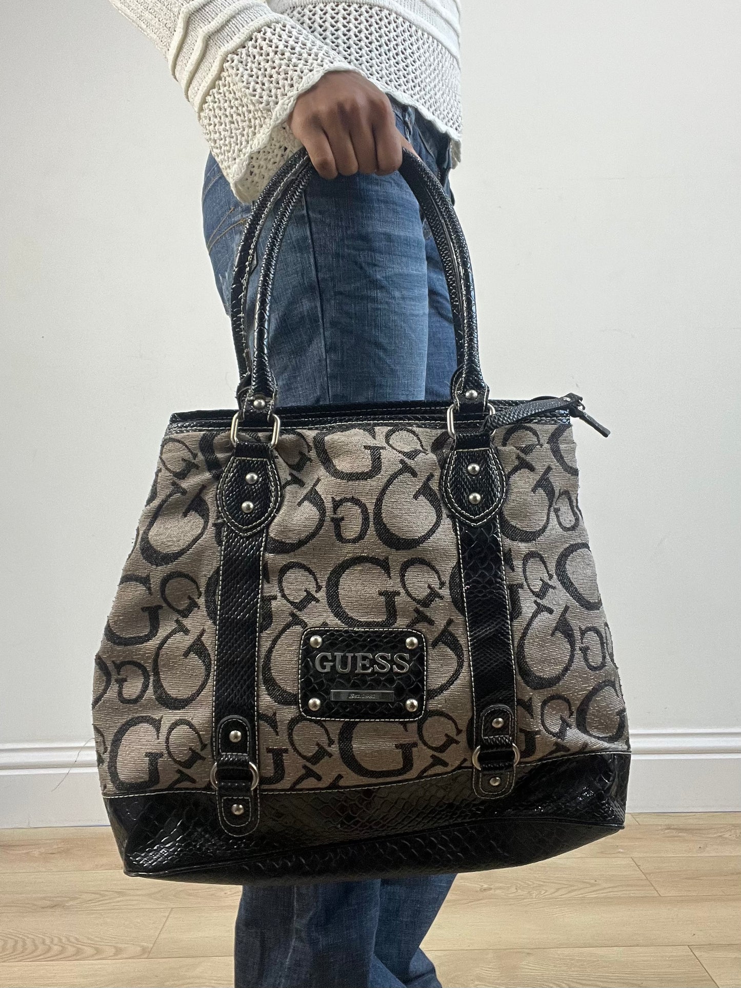 winter edit | beige and black guess shoulder bag with monogram print