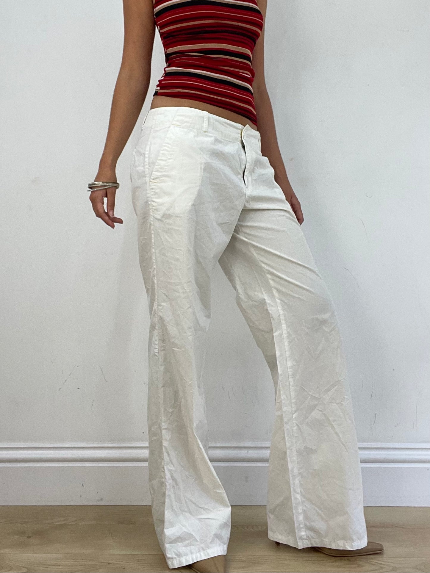 VINTAGE PICKS | medium white low waisted cargo style trousers