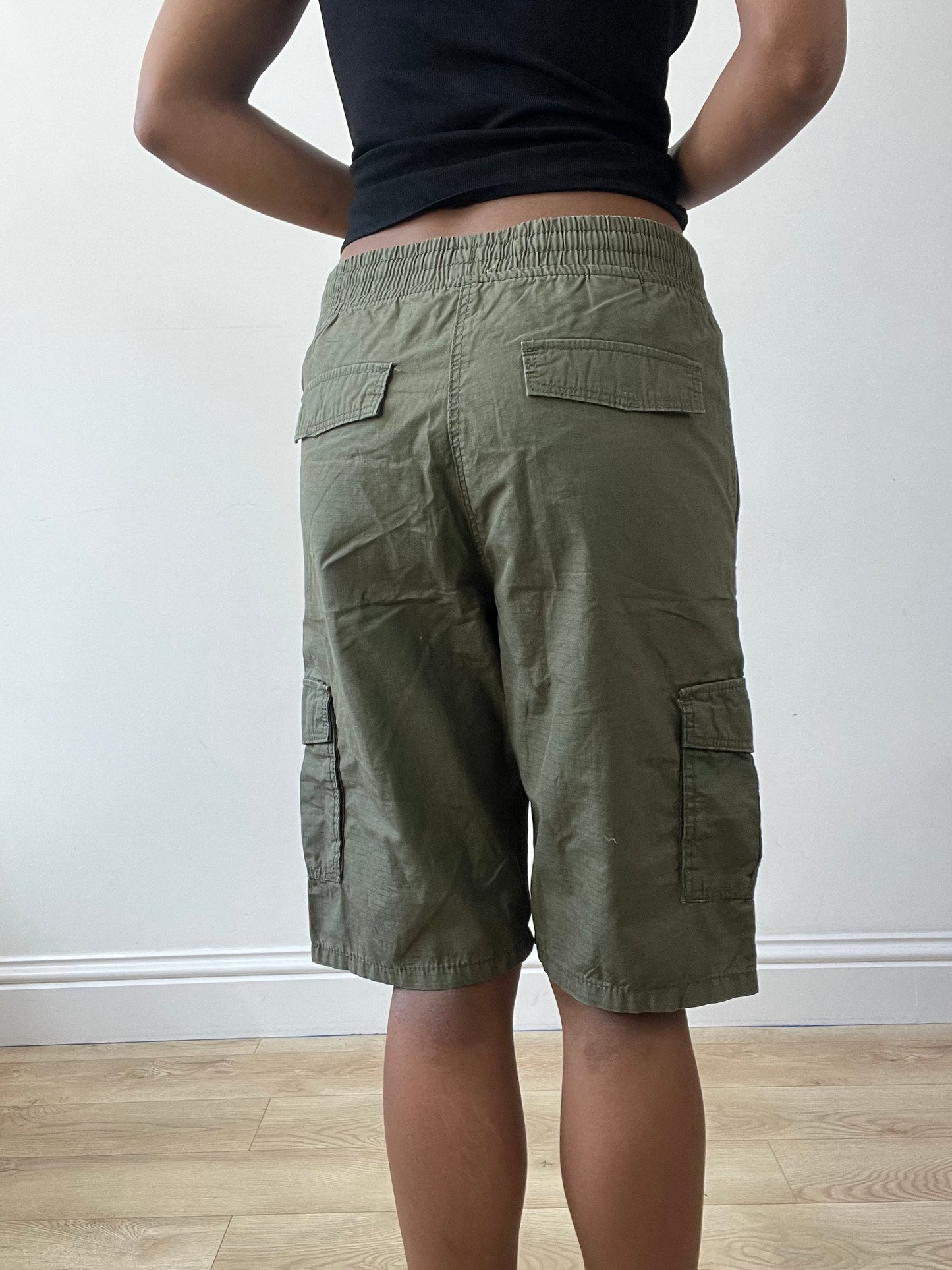 BEST PICKS | small khaki green old h&m shorts