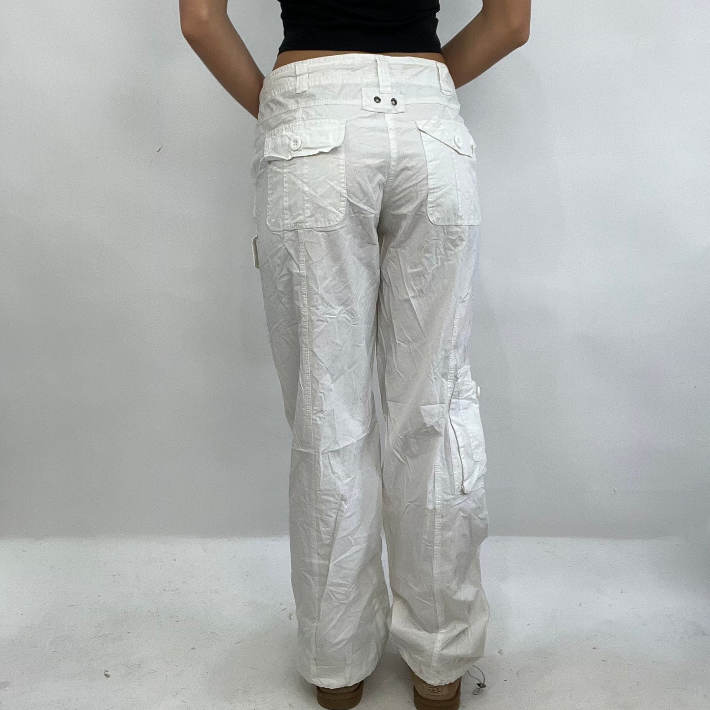 CARRIE BRADSHAW DROP | large white cargo trousers