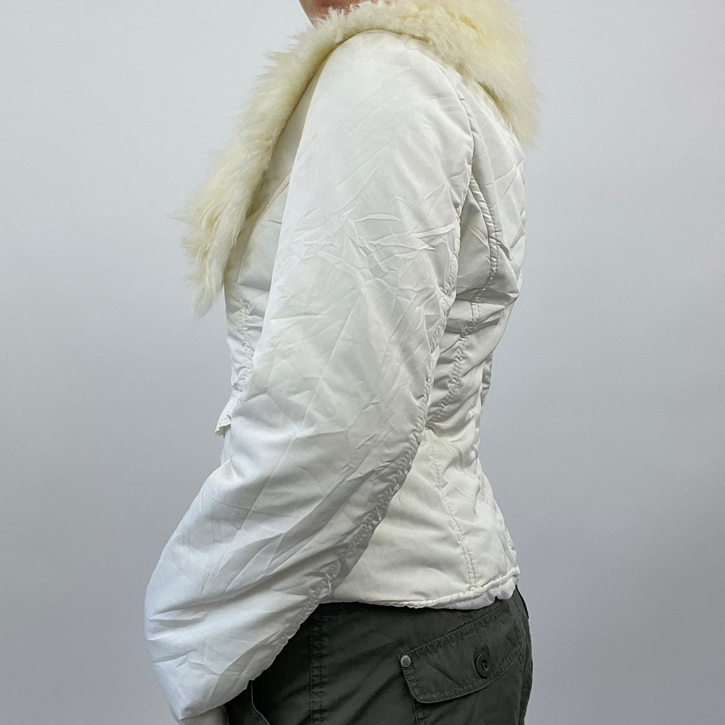 💚 💻 BEST PICKS | small white zip coat with fluffy cream collar detail