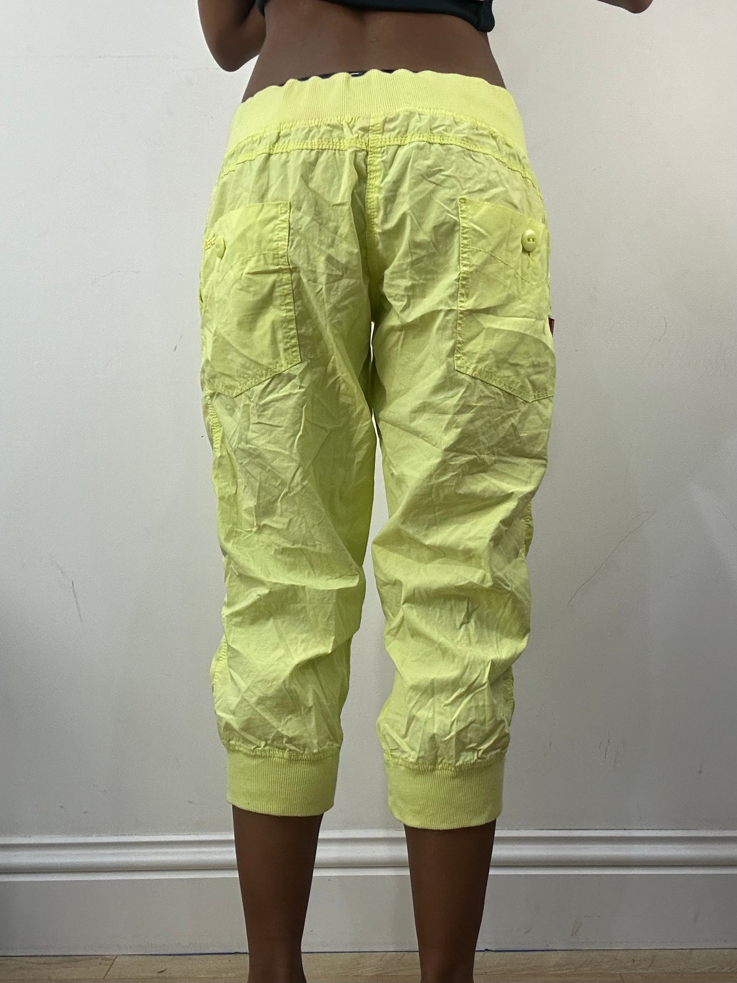 athleisure edit | medium neon green cropped joggers