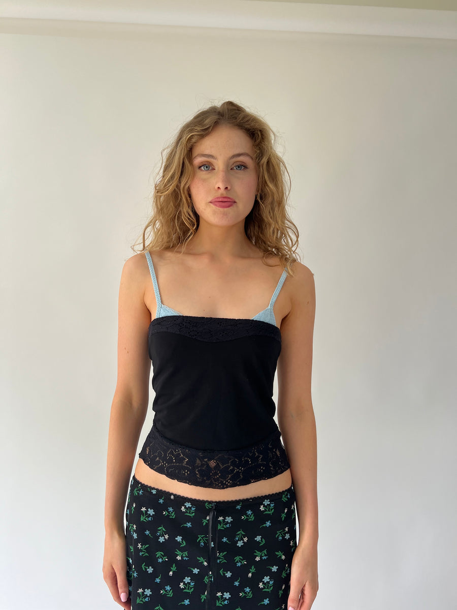SATC drop | taille: S · couleur: noir · matière: dentelle · article: haut bandeau · détails: bordure + détail