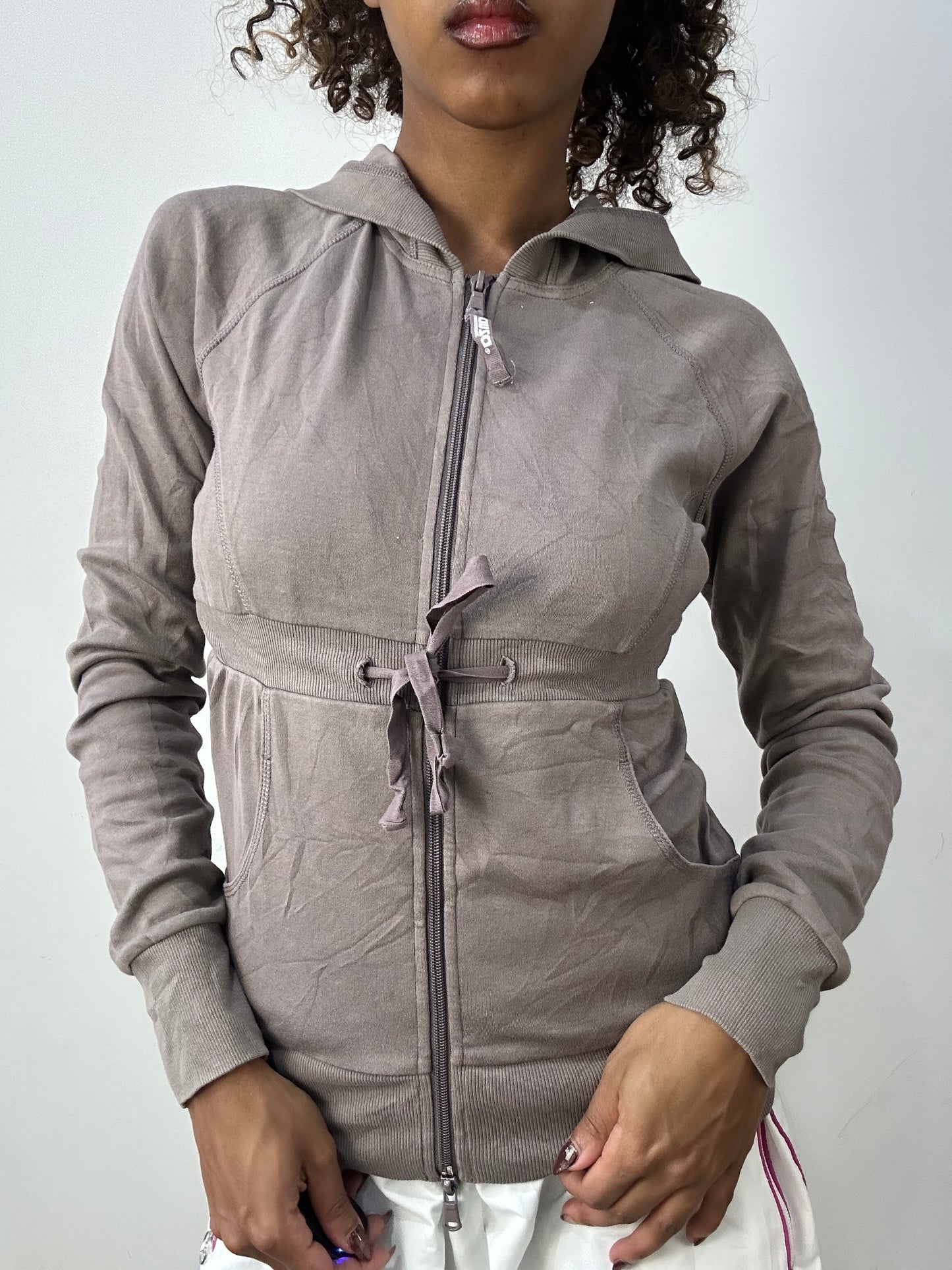 athleisure edit | small grey/brown zip up jacket