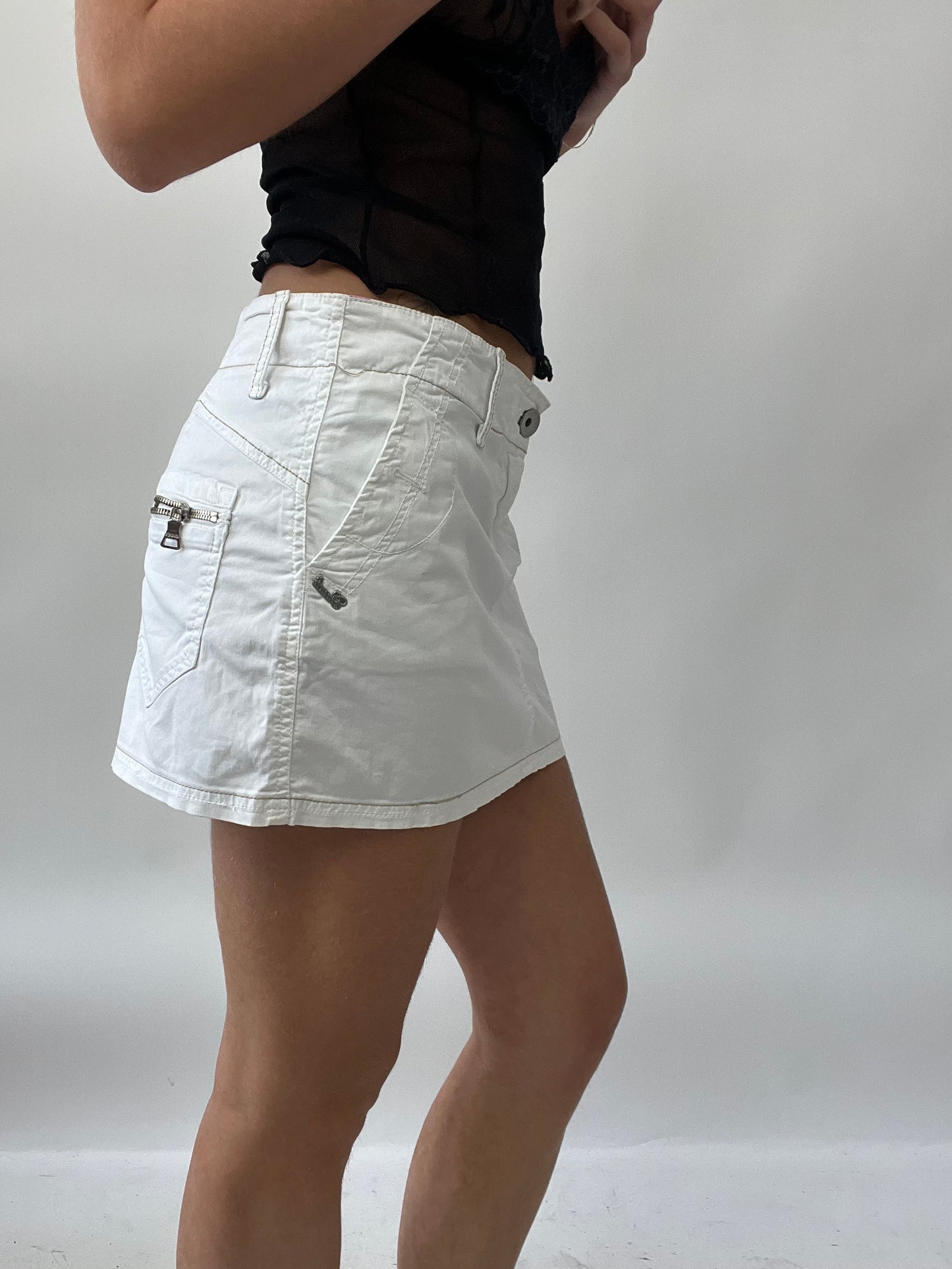 PUB GARDEN DROP | medium white cargo style mini skirt