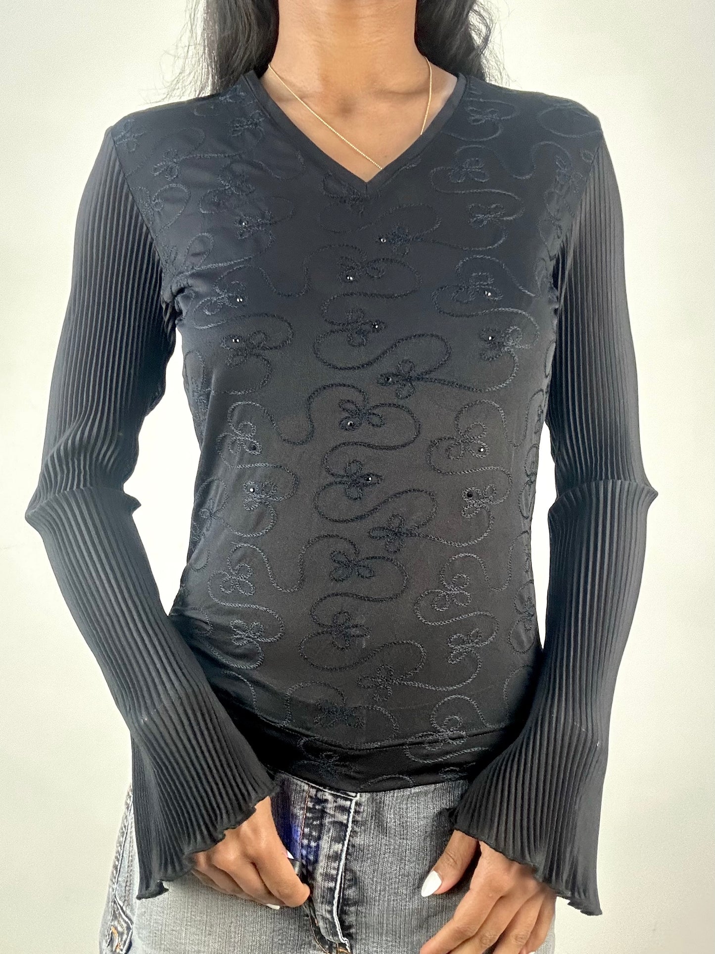 vintage edit eighteen | medium black embroidered long sleeve top