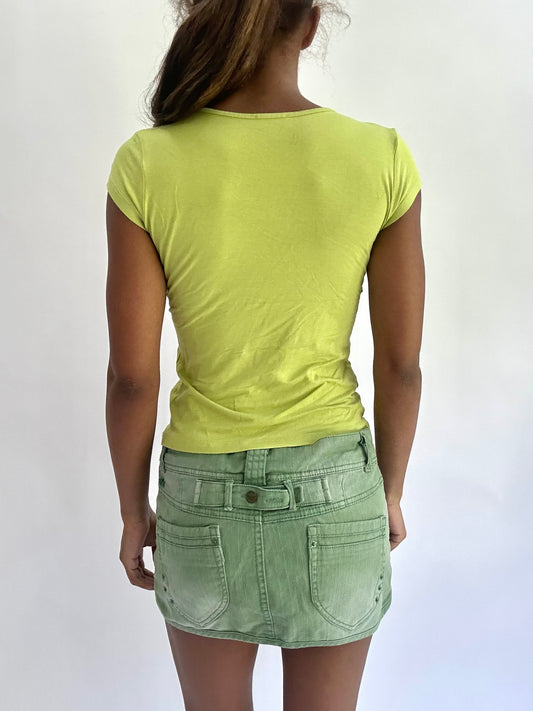 💚colourmaxxing drop | small green zip detail tshirt