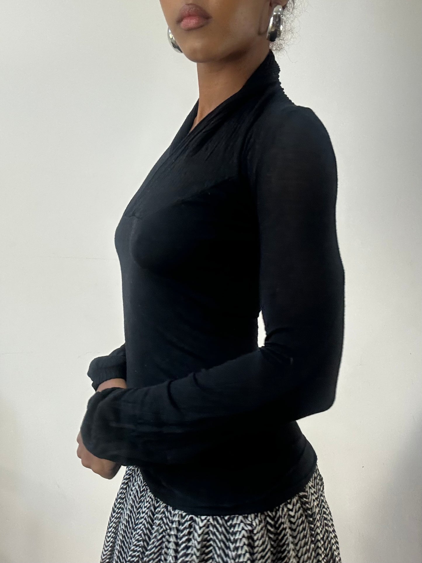 AUTUMN EDIT | small black knit jumper with rubbed neckline detail
