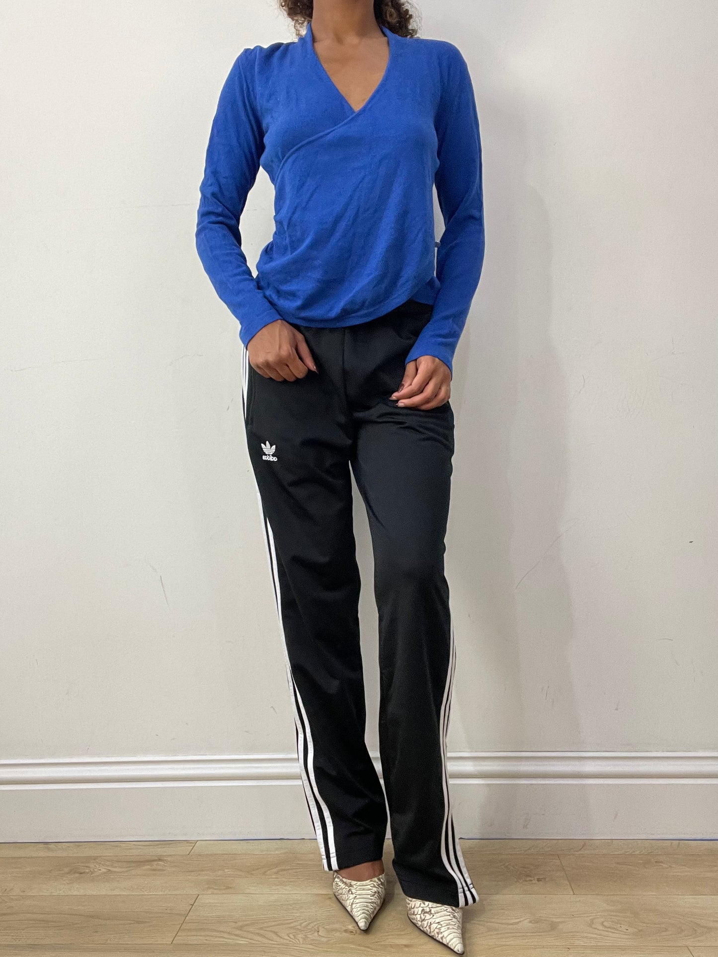 💻 athleisure edit | small/medium blue armani crossover knit top