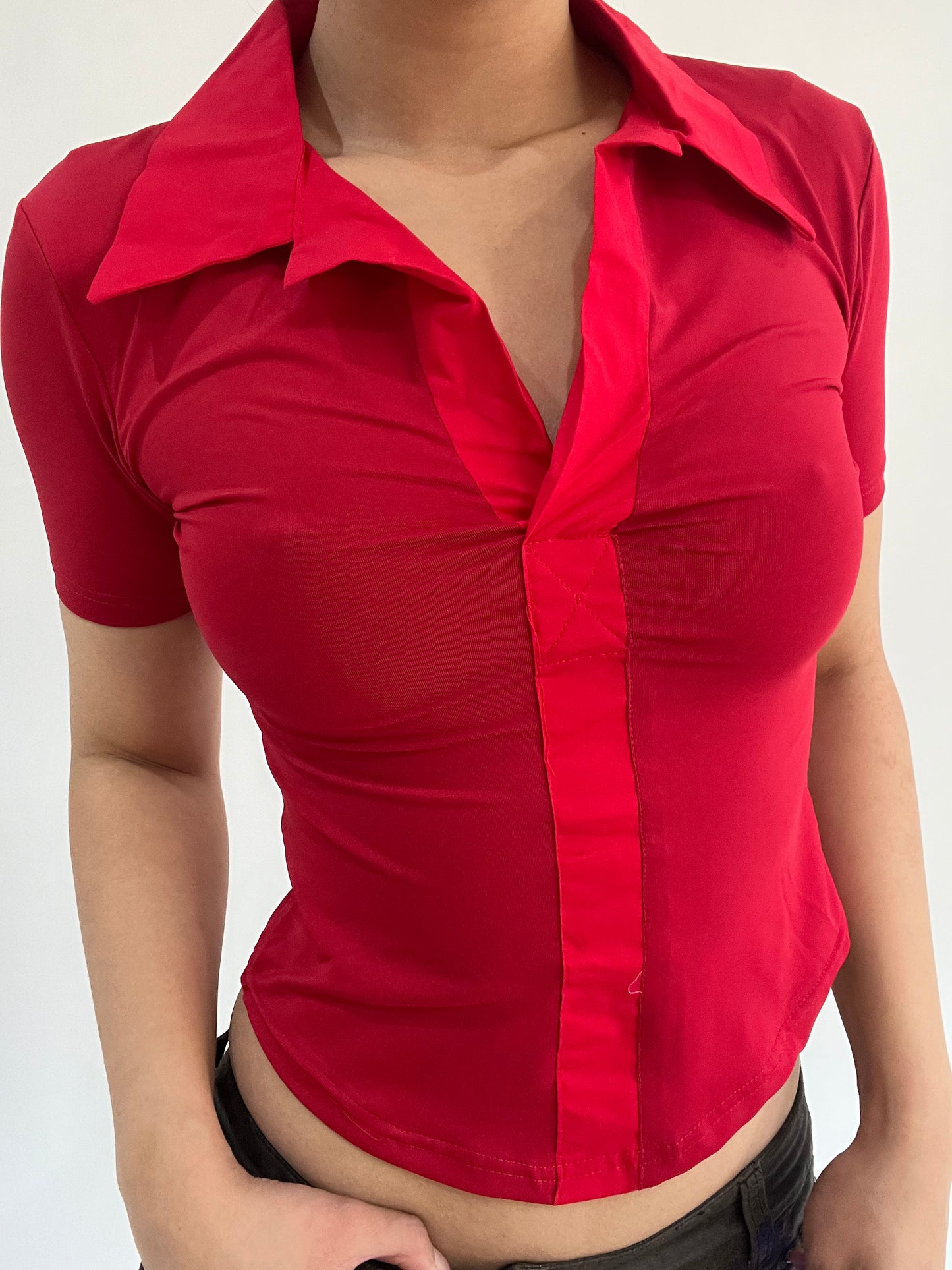 ‼️ | small red collar detail shirt