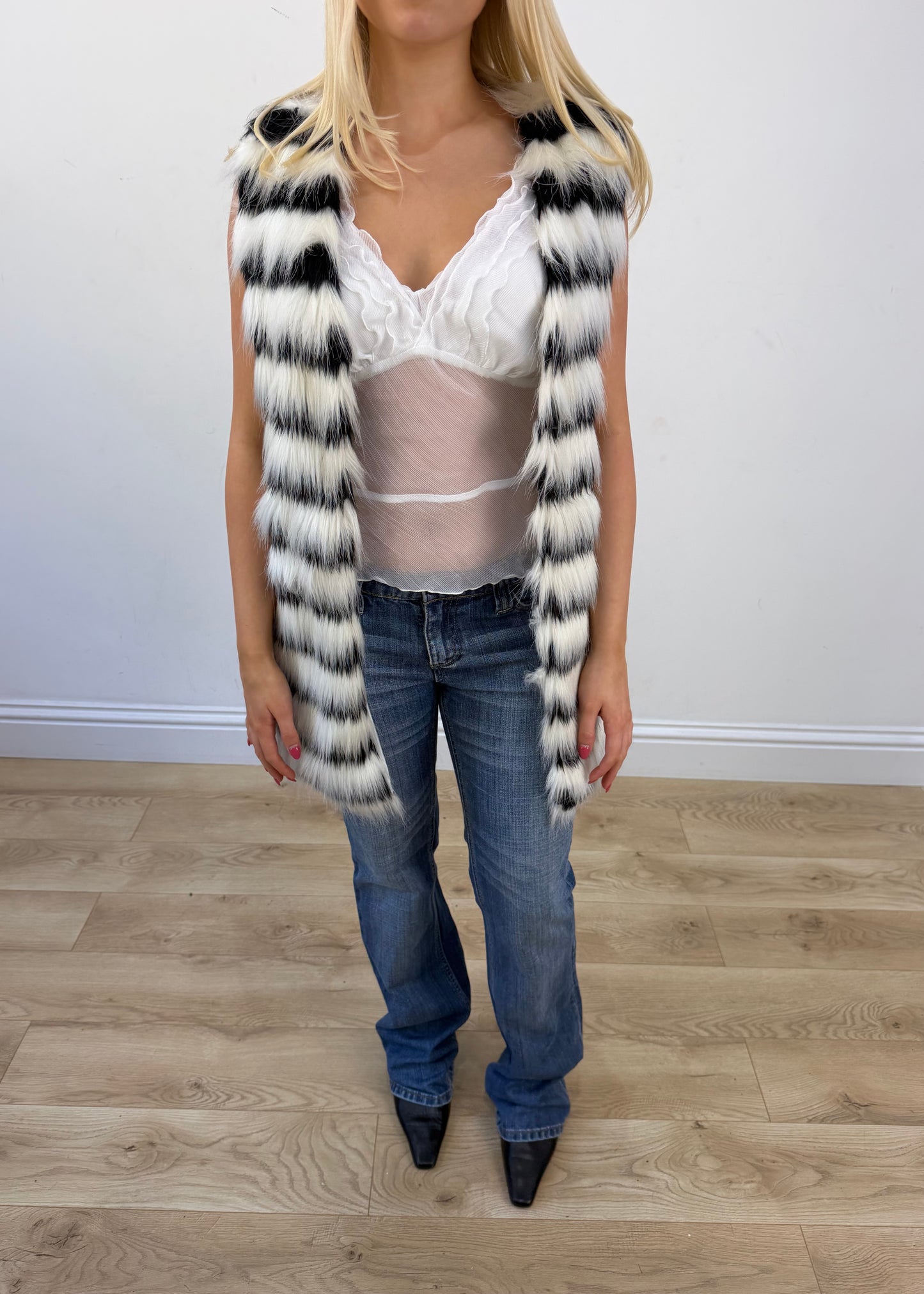 medium white and black faux fur gilet