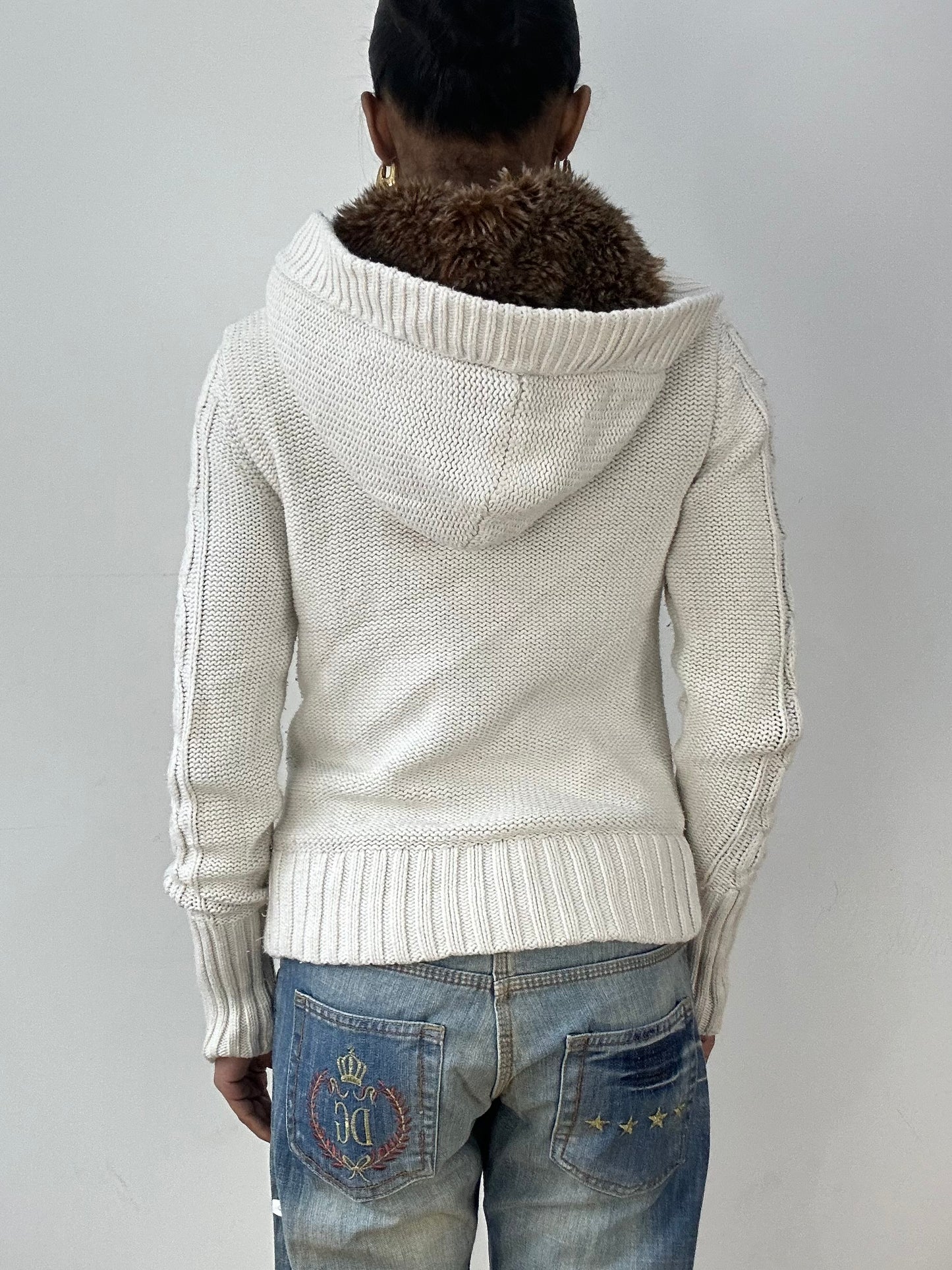 vintage edit fifteen | medium white knit and faux fur pimkie hooded jumper